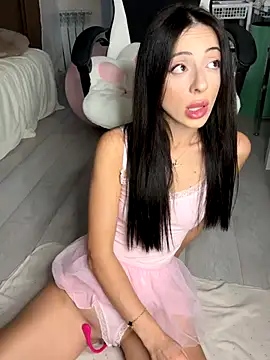 Yesmoree online show from 10.18.25