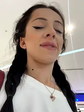 Yesmoree online show from 10.26.25