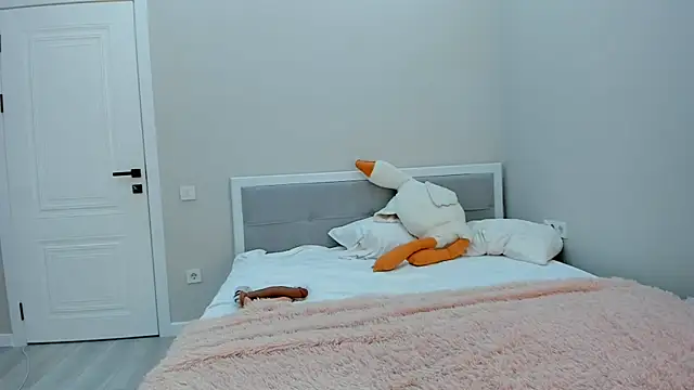 yuna loon online show from 10.24.25