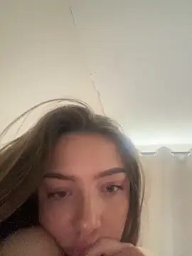 Snapshot of pretty3petite chatting on 11.03.25 pretty3petite online show from 11.03.25