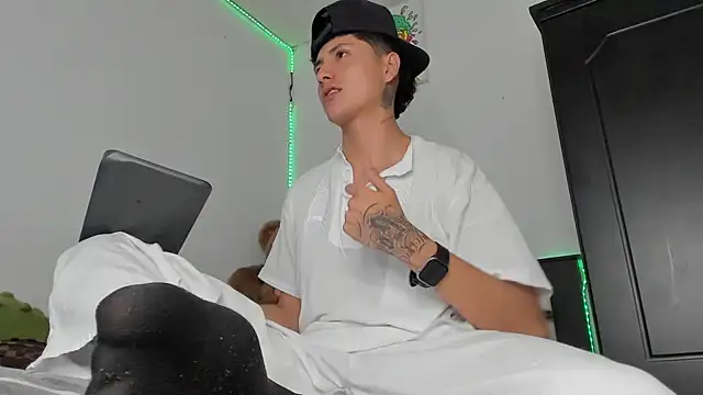 Mateo Escobar online show from 11.21.25