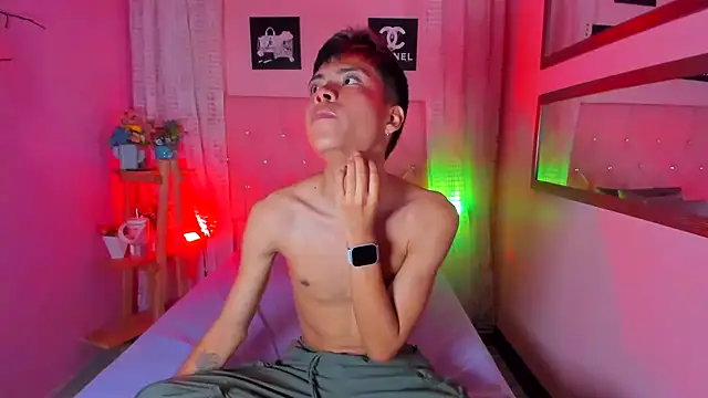 MaxiWildd online show from 11.18.25