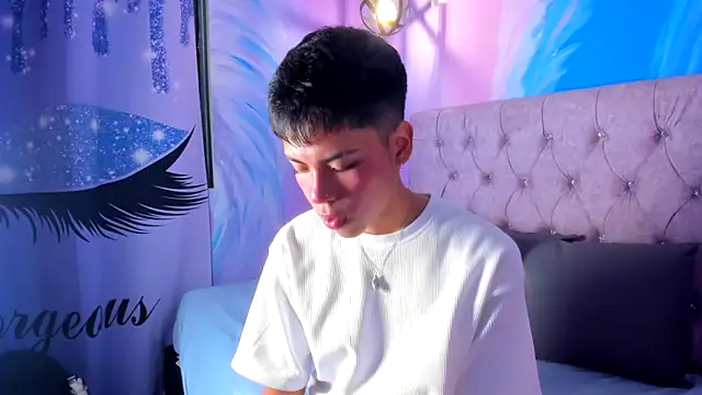 MaxiWildd online show from 11.29.25