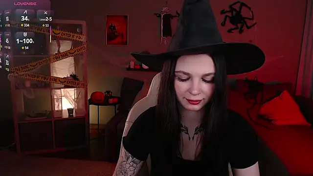 Snapshot of Michela_Fruet chatting on 10.24.25 Michela Fruet online show from 10.24.25