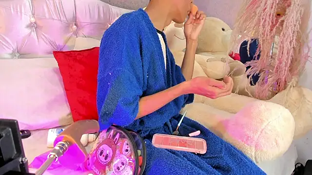 Snapshot of PrincePoppy chatting on 10.06.25 PrincePoppy online show from 10.06.25