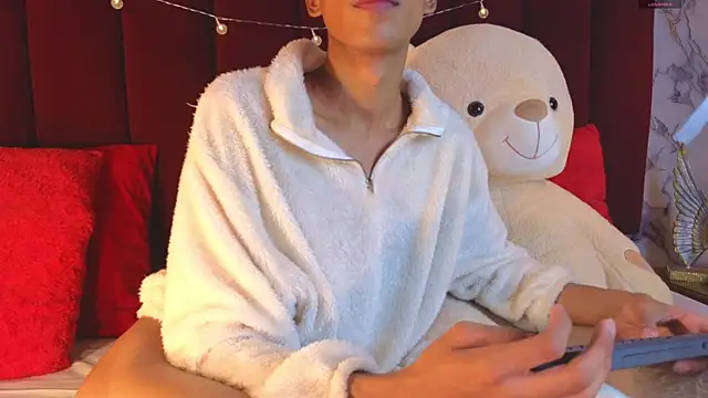 Snapshot of PrincePoppy chatting on 10.16.25 PrincePoppy online show from 10.16.25