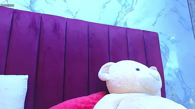 Snapshot of PrincePoppy chatting on 10.27.25 PrincePoppy online show from 10.27.25