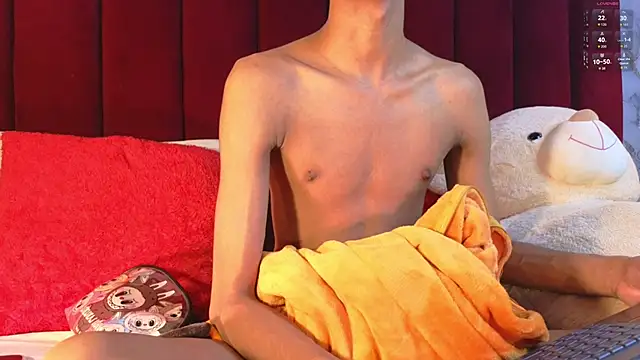 Snapshot of PrincePoppy chatting on 10.30.25 PrincePoppy online show from 10.30.25