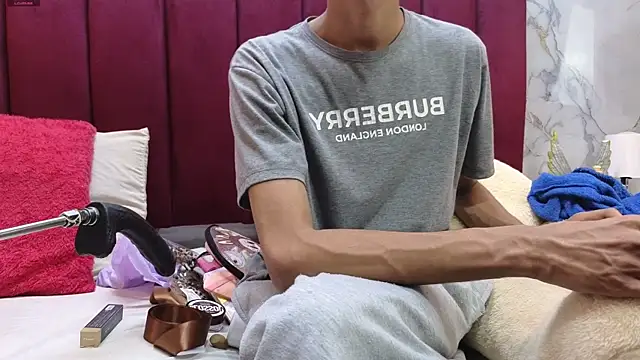 Snapshot of PrincePoppy chatting on 10.31.25 PrincePoppy online show from 10.31.25