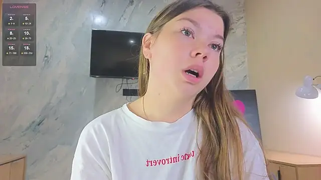 miss bubbles  online show from 10.04.25