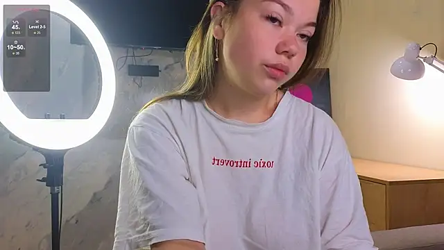 miss bubbles  online show from 10.05.25