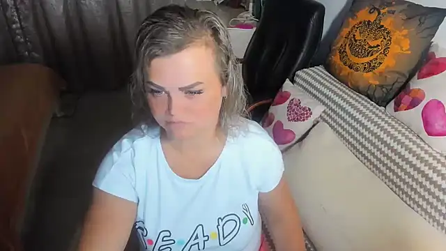 Snapshot of MildMature chatting on 09.18.25 MildMature online show from 09.18.25