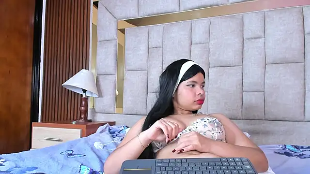 Snapshot of PamelaCullen chatting on 10.30.25 PamelaCullen online show from 10.30.25