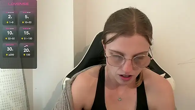 BustyKellyXXX online show from 10.29.25