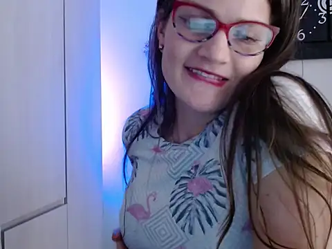 Snapshot of Camila-ventura chatting on 10.19.25 Camila-ventura online show from 10.19.25