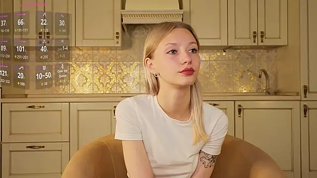Snapshot of KatieFoulk chatting on 09.12.25 KatieFoulk online show from 09.12.25