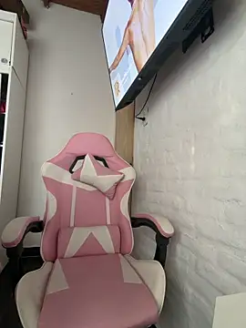 Babylovetiernax online show from 04.17.26