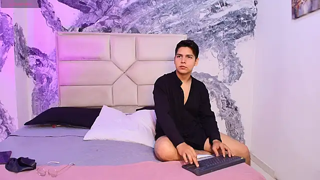 Asta Black online show from 10.17.25