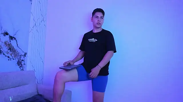 Asta Black online show from 10.28.25