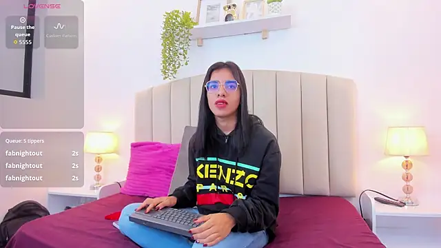 Rachel Donnelly online show from 09.27.25