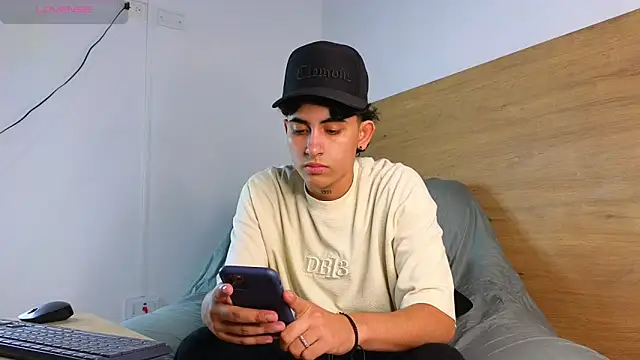 Stiven Benet  online show from 09.20.25