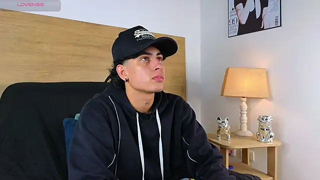 Stiven Benet  online show from 10.15.25