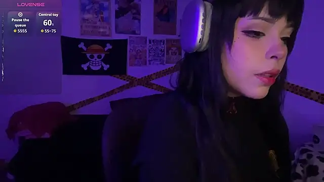 Snapshot of PixelKitty_ chatting on 11.22.25 PixelKitty online show from 11.22.25