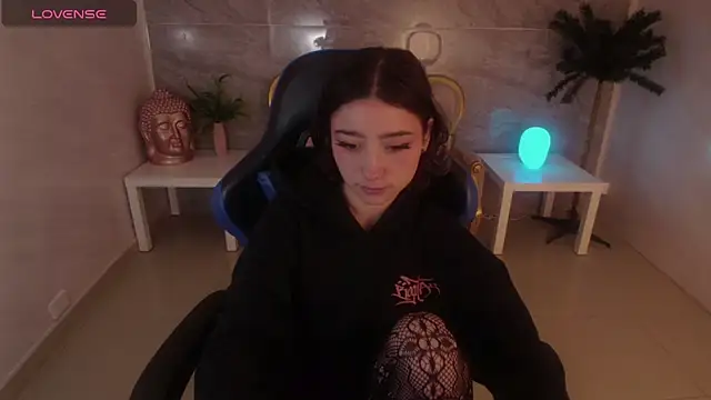 venuss09 s online show from 09.19.25