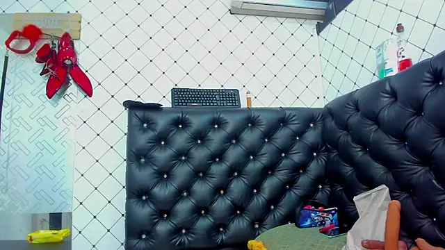 EMMA SANTANA online show from 10.11.25