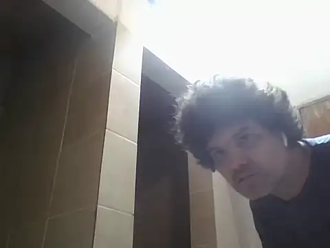 Snapshot of Quarentaoon chatting on 10.01.25 Quarentaoon online show from 10.01.25