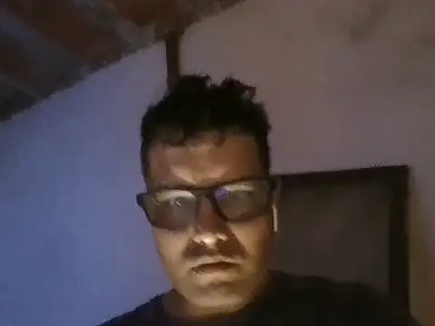 Snapshot of Quarentaoon chatting on 10.17.25 Quarentaoon online show from 10.17.25