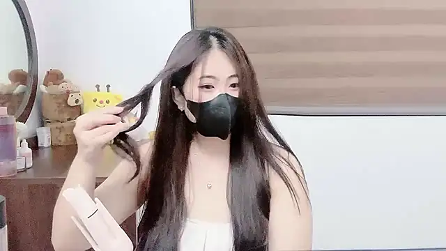 Snapshot of Amelia-babee chatting on 11.03.25 Amelia-babee online show from 11.03.25