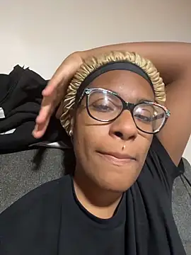 Tu GataLinda online show from 11.28.25