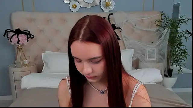 NoraHaynes online show from 11.03.25