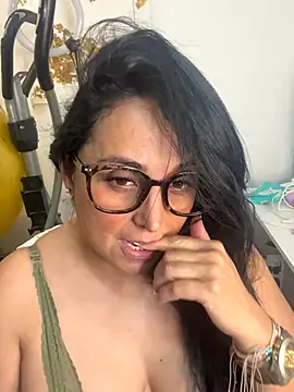 Snapshot of hotadhara01 chatting on 10.17.25 hotadhara01 online show from 10.17.25