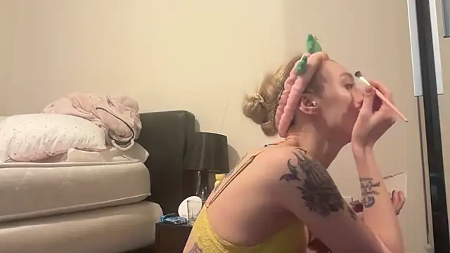 Snapshot of harleyblair chatting on 09.12.25 harleyblair online show from 09.12.25