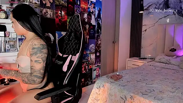 Snapshot of soy_kylebrown chatting on 11.02.25 soy kylebrown online show from 11.02.25