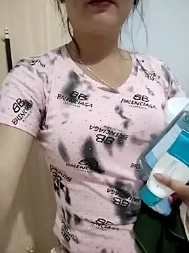 Snapshot of asian_2k chatting on 10.26.25 asian 2k online show from 10.26.25