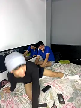 Snapshot of Kailertwink chatting on 10.21.25 Kailertwink online show from 10.21.25