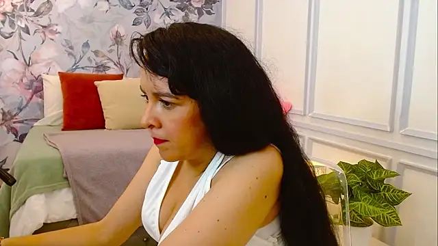 Snapshot of MiiaLane chatting on 09.30.25 MiiaLane online show from 09.30.25