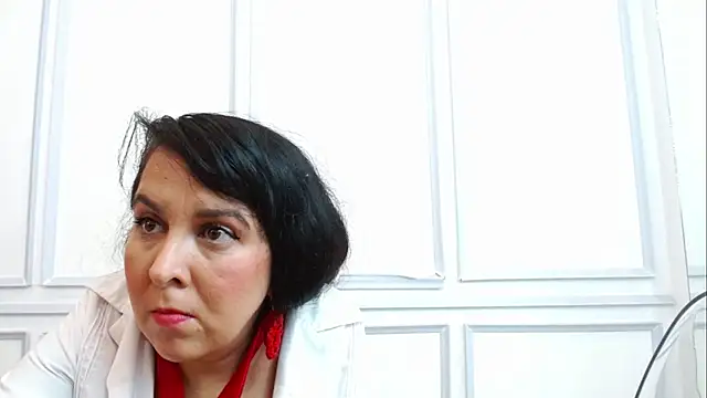 Snapshot of MiiaLane chatting on 10.29.25 MiiaLane online show from 10.29.25