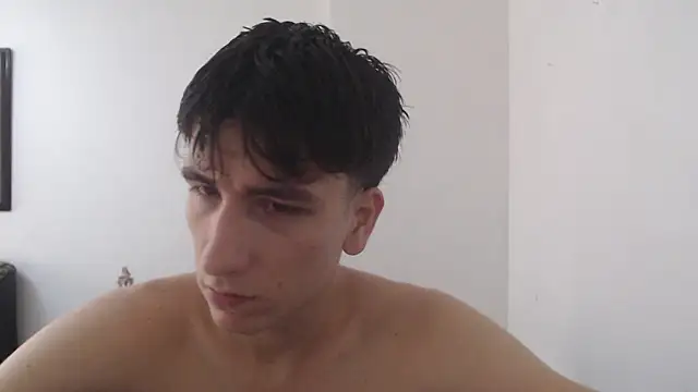 Snapshot of younewmaster chatting on 09.18.25 younewmaster online show from 09.18.25