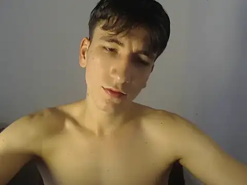 Snapshot of younewmaster chatting on 09.25.25 younewmaster online show from 09.25.25