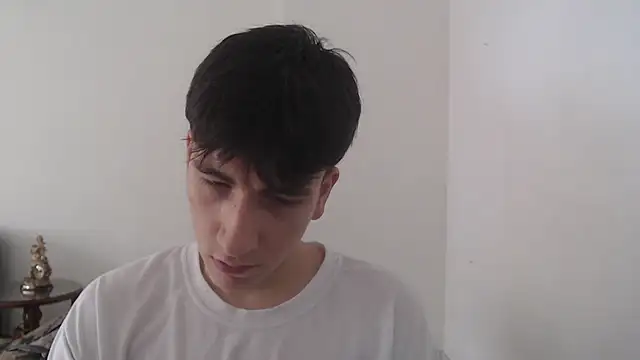 Snapshot of younewmaster chatting on 09.28.25 younewmaster online show from 09.28.25