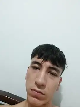 Snapshot of younewmaster chatting on 10.10.25 younewmaster online show from 10.10.25