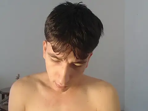 Snapshot of younewmaster chatting on 10.16.25 younewmaster online show from 10.16.25