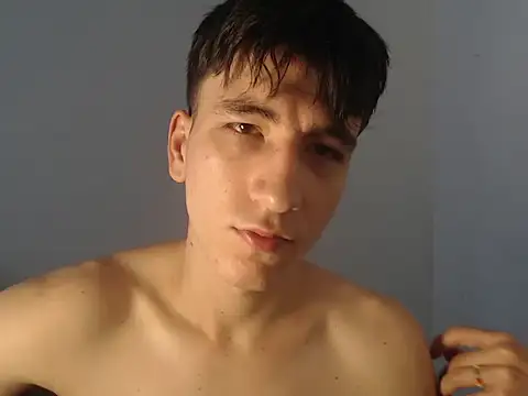 Snapshot of younewmaster chatting on 11.06.25 younewmaster online show from 11.06.25