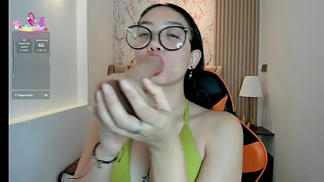 Yuna  Min online show from 09.23.25