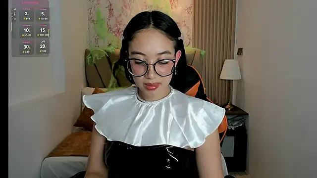 Yuna  Min online show from 10.24.25