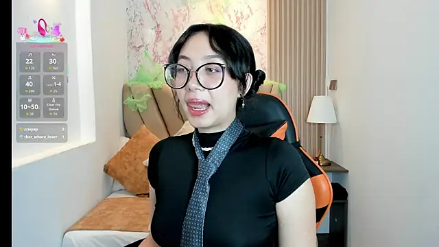 Yuna  Min online show from 10.31.25